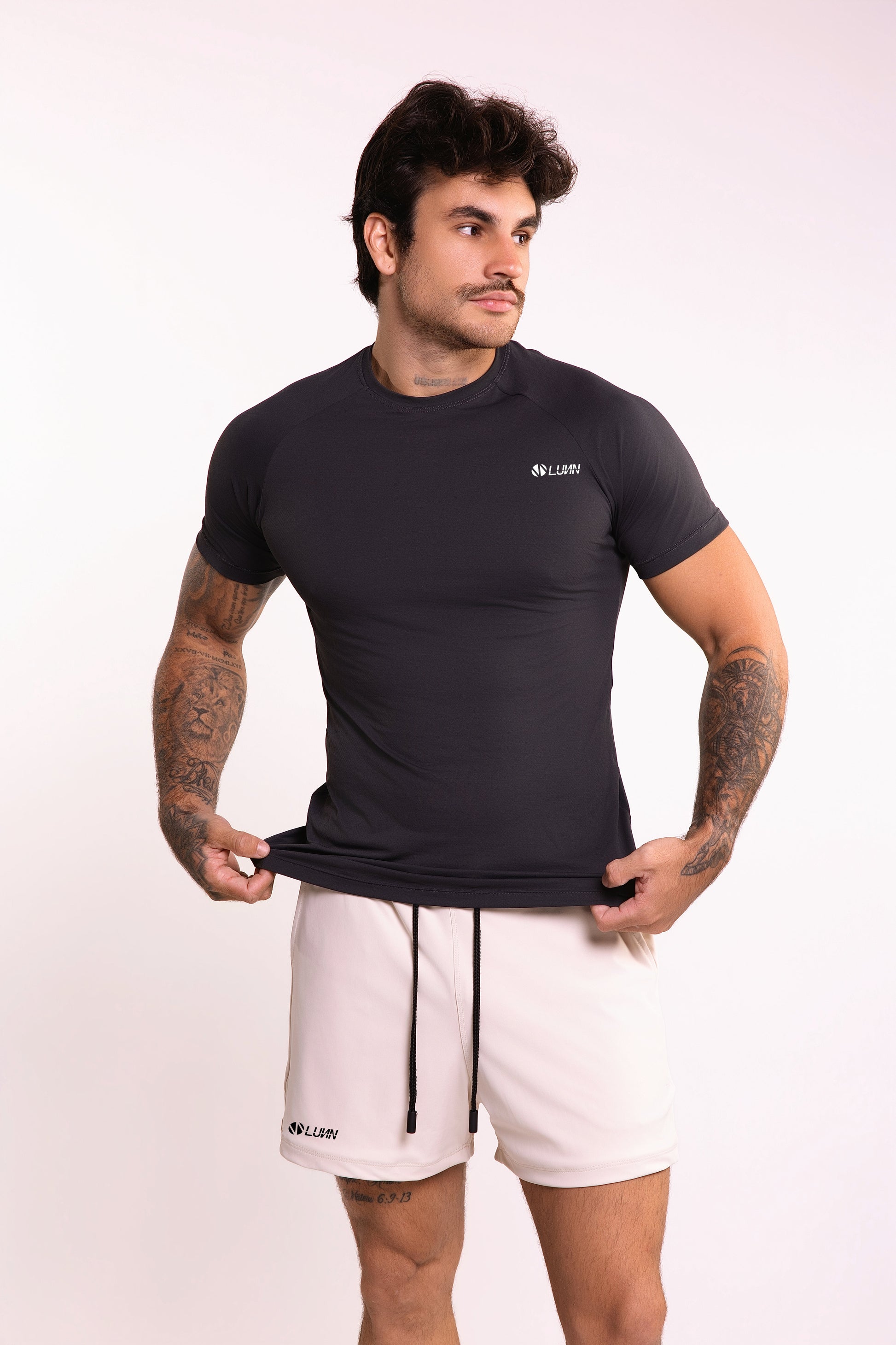 Camiseta Manga Raglan Preto