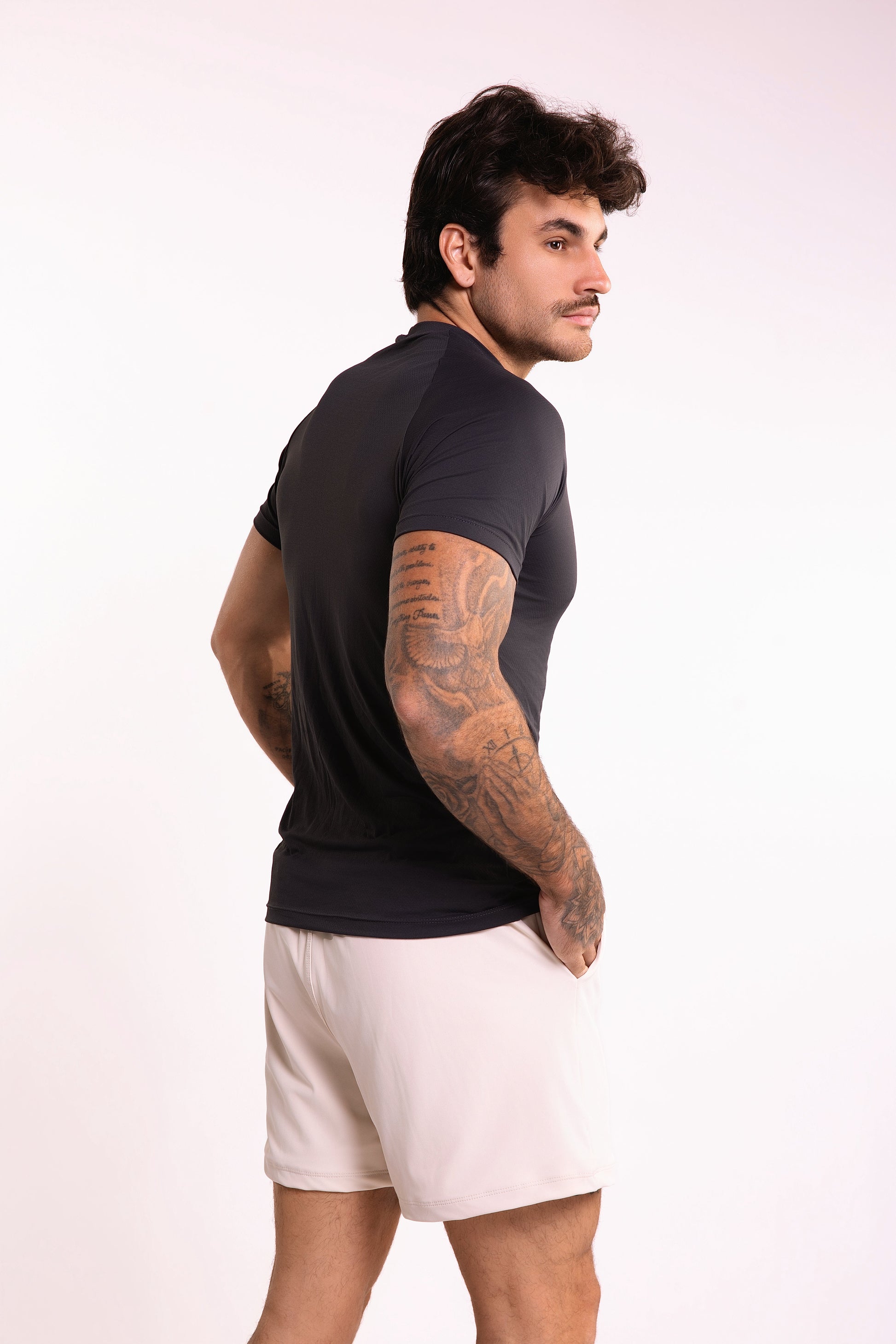 Camiseta Manga Raglan Preto