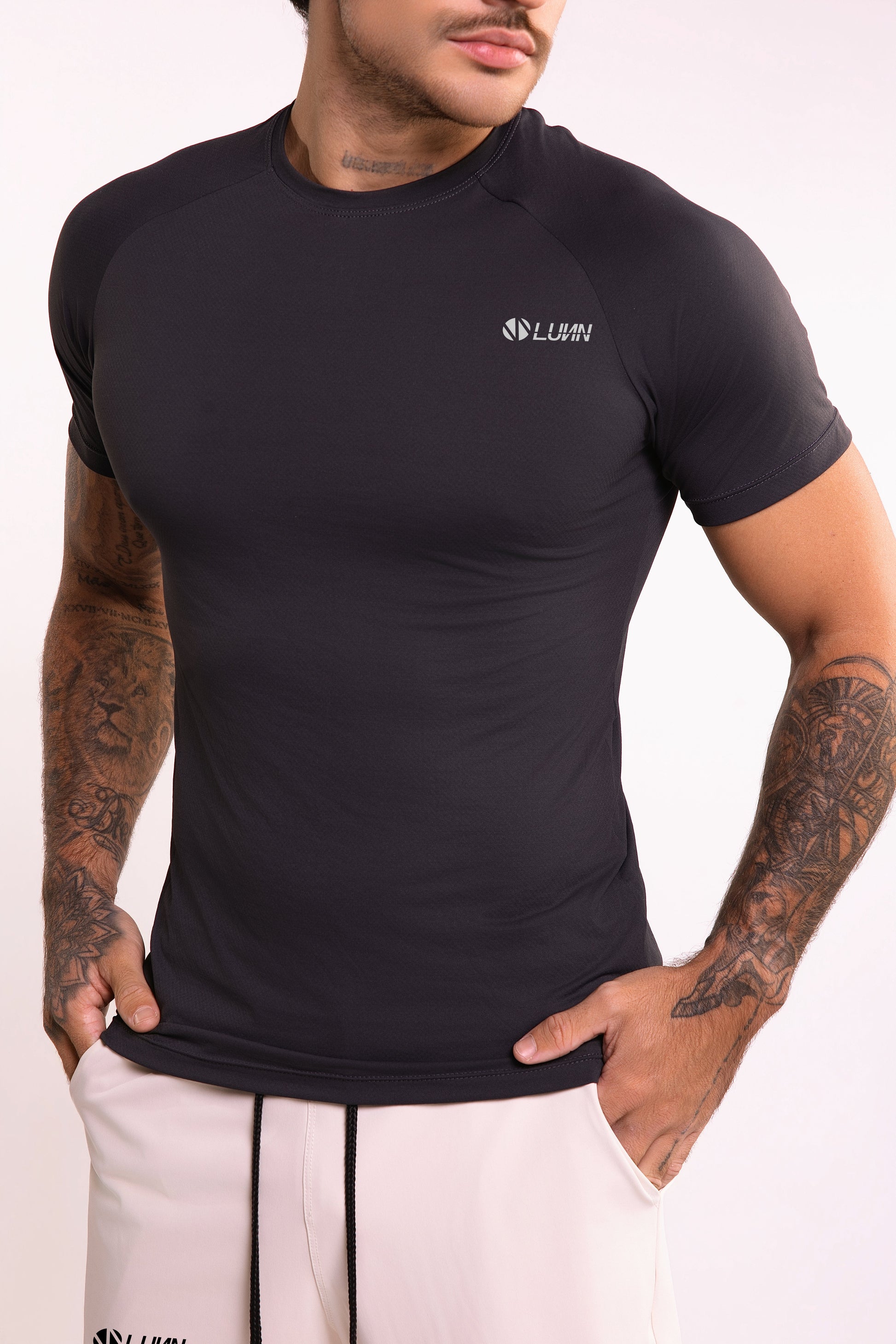 Camiseta Manga Raglan Preto