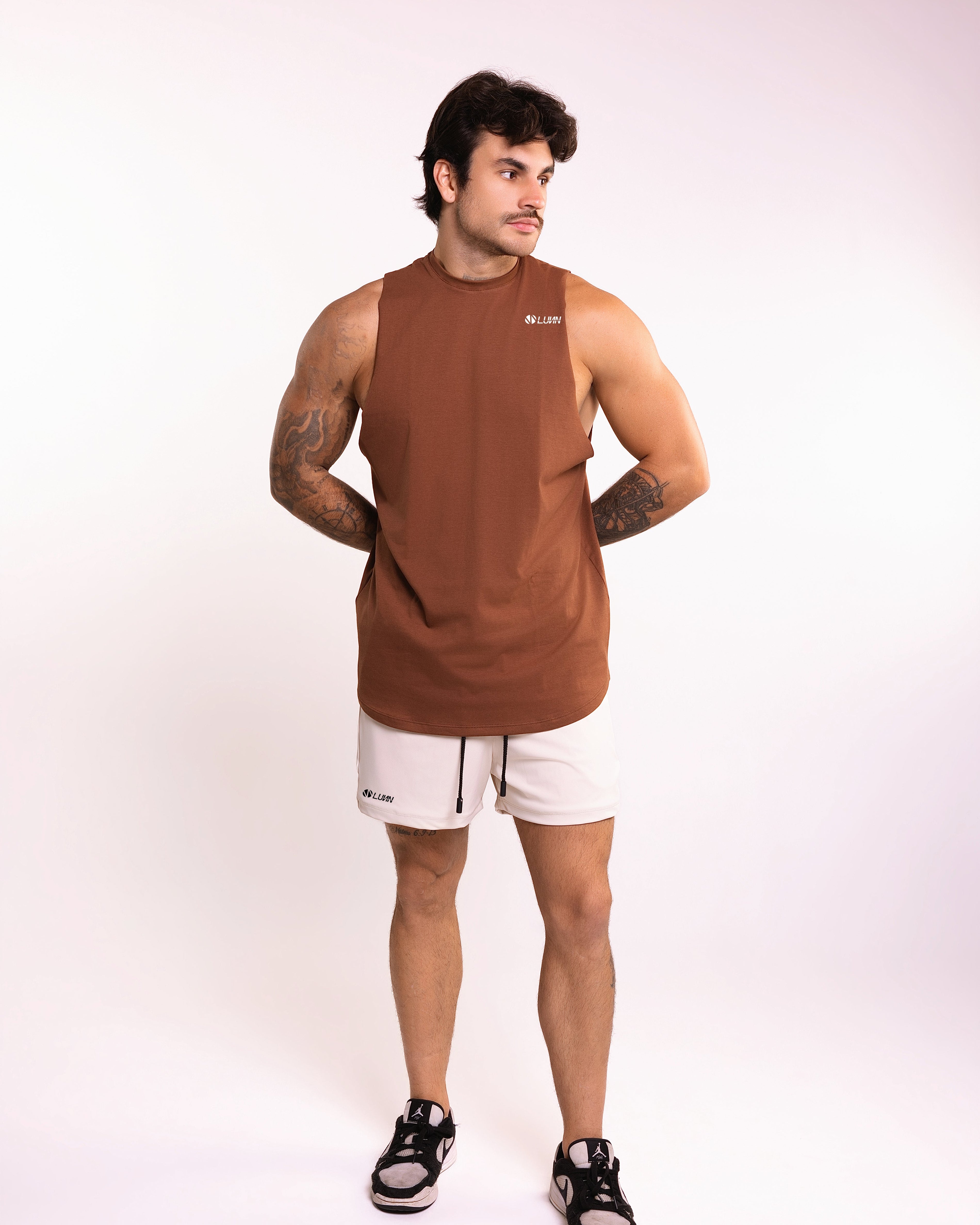 Camiseta Regata Aberta Marrom