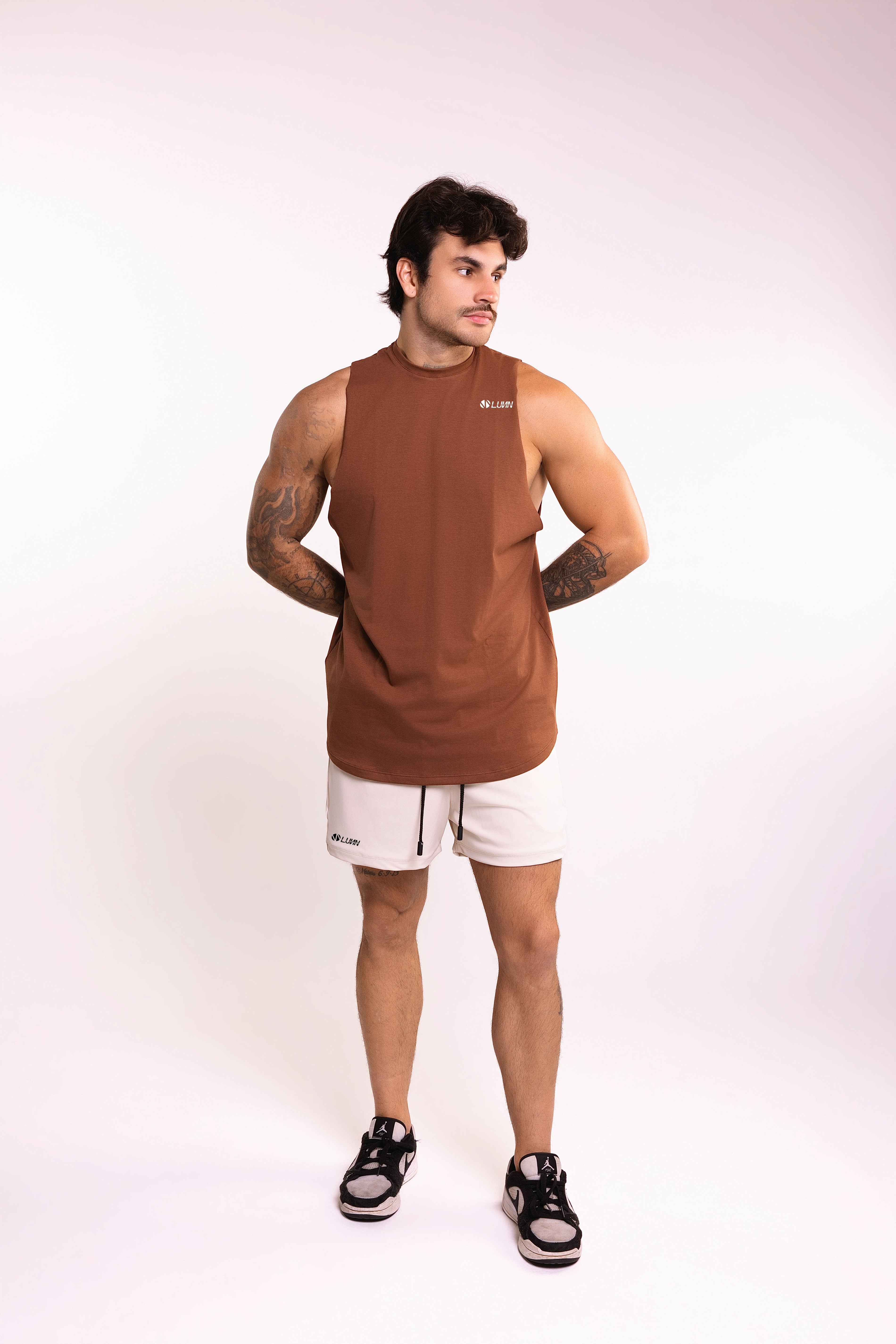 Camiseta Regata Aberta Marrom
