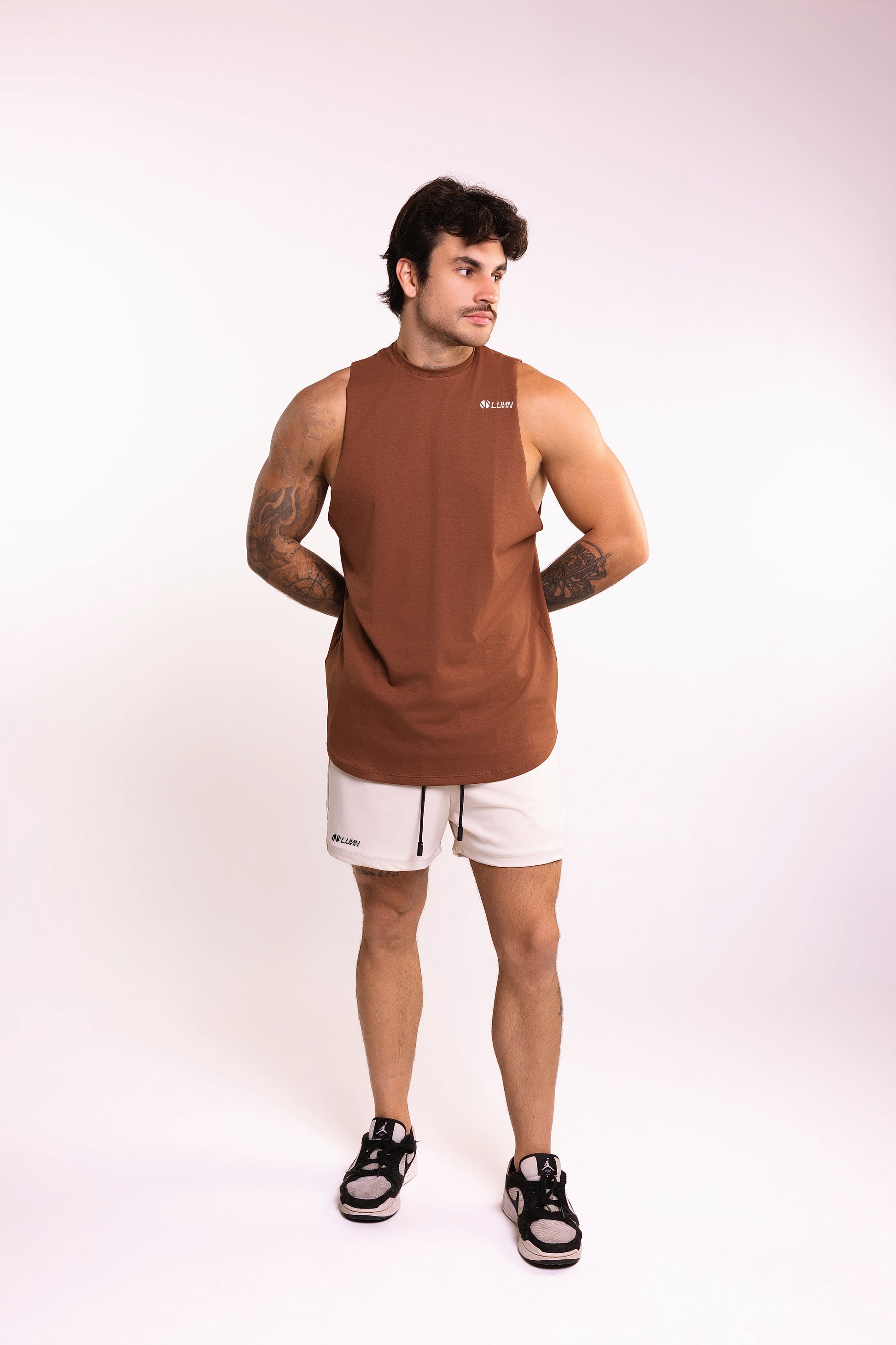 Camiseta Regata Aberta Marrom
