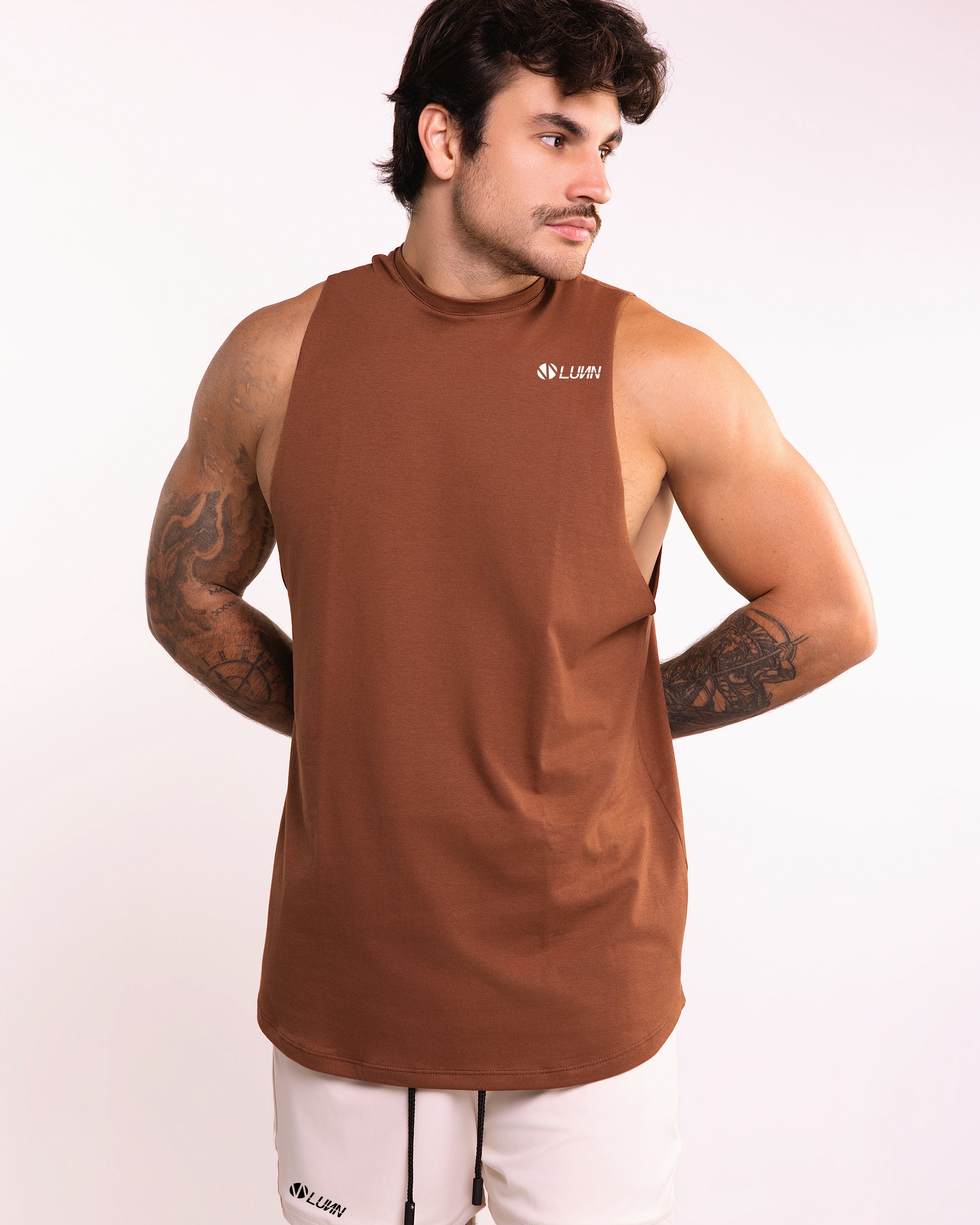 Camiseta Regata Aberta Marrom