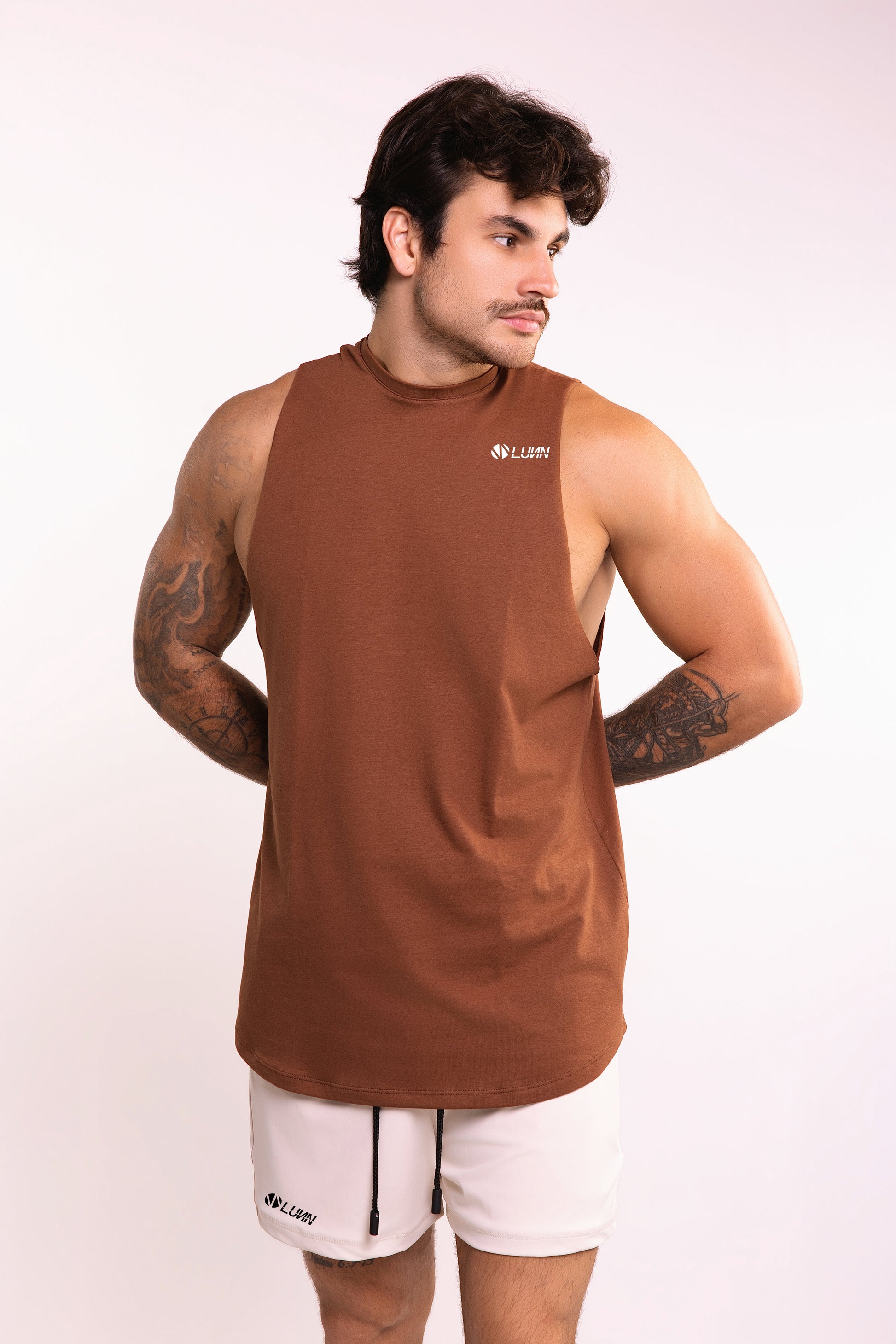 Camiseta Regata Aberta Marrom
